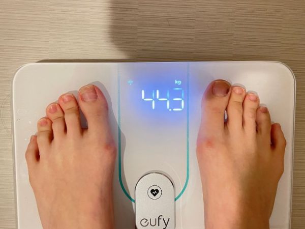 乗るだけで体重測定ができるEufy Smart Scale P2 Pro
